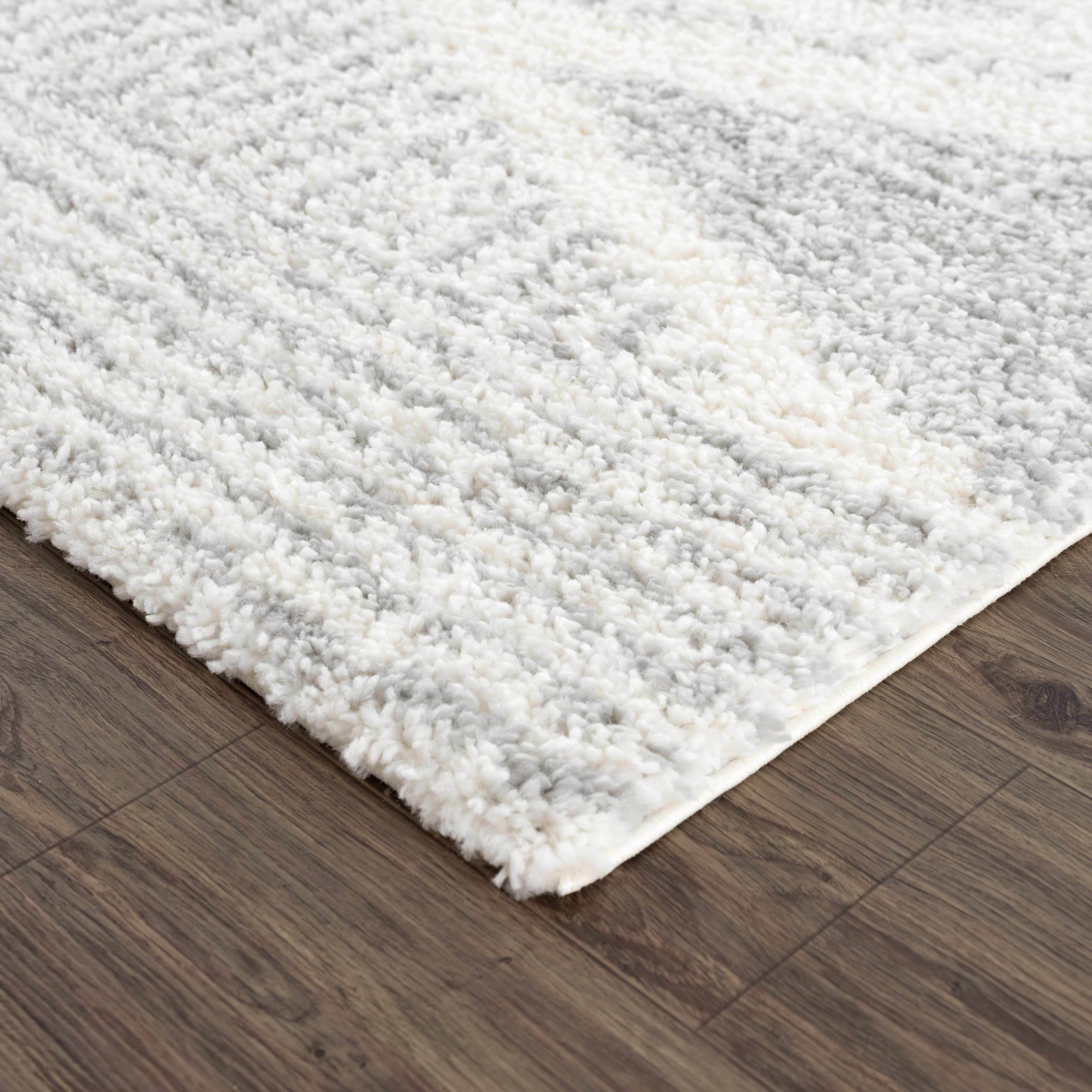 BoutiqueRugs Gala Boho Moroccan Geometric Shag Runner Area Rug - High Pile Super Soft Carpet for Hallway, Kitchen, Bathroom - Light Gray, White - 2'7" x 7'3" Runner