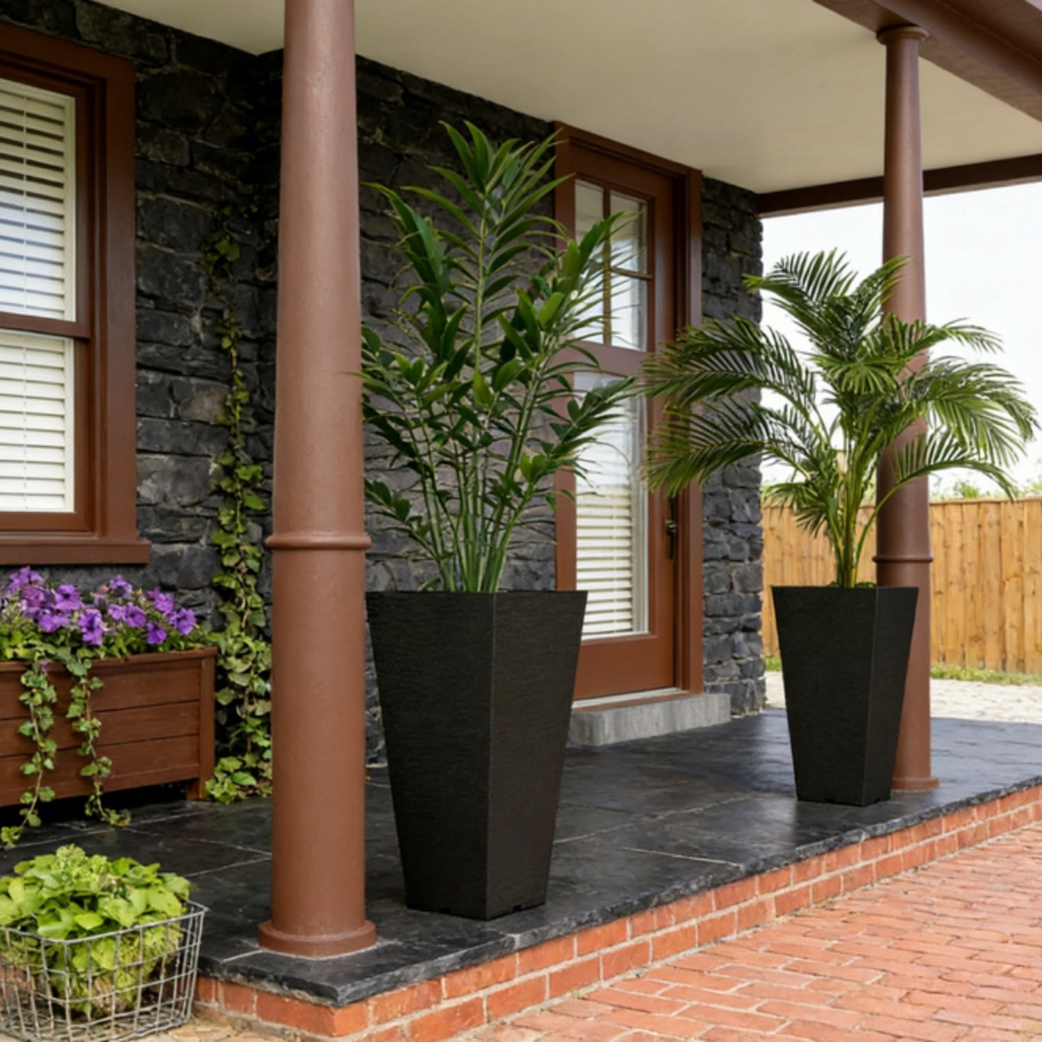 Set of 2 Plastic Flower Pots