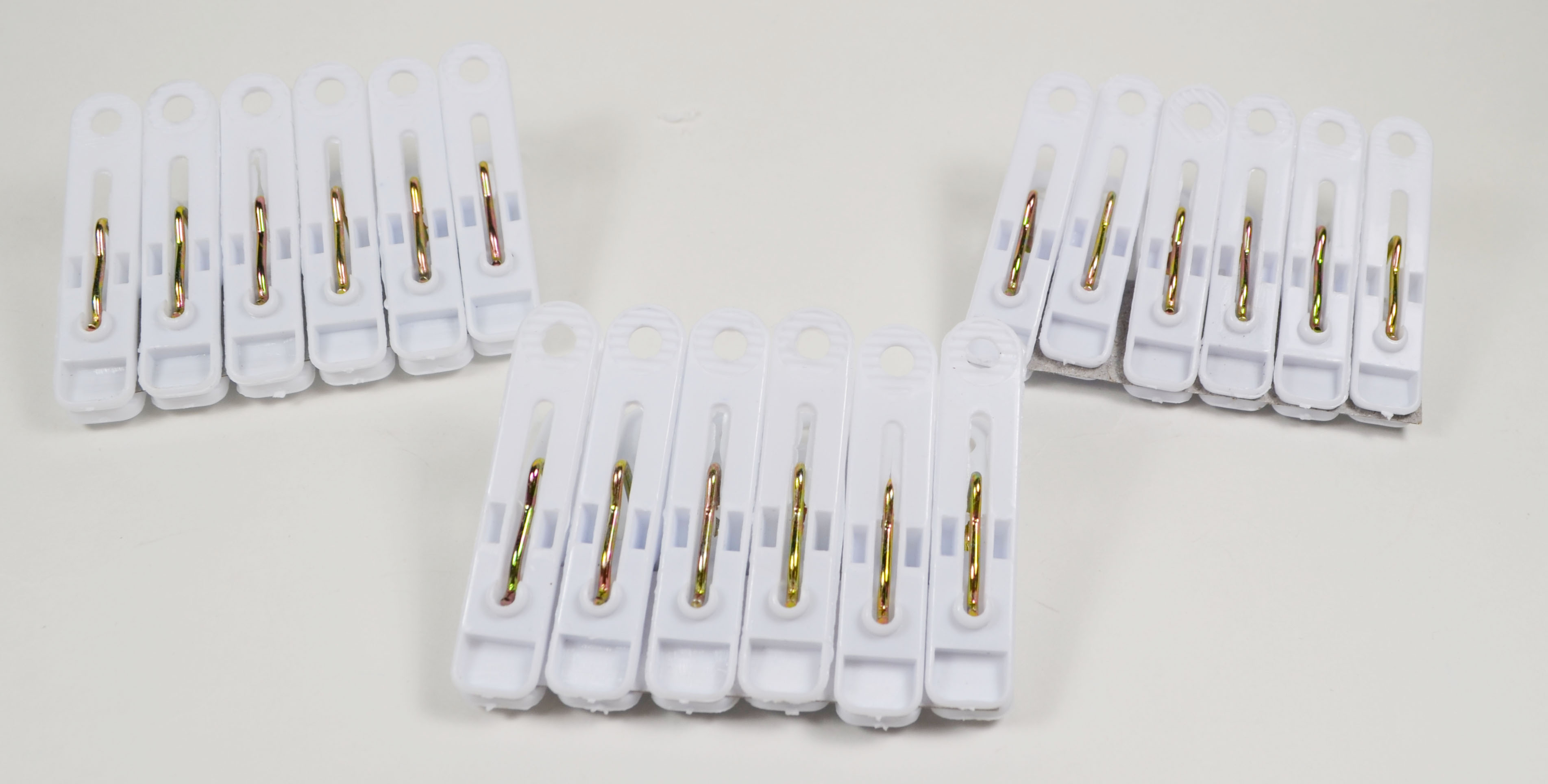 Set of 18 Clothes Pins White Plastic Laundry Hanging Home Aide K2100