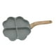 thumbnail image 4 of Sartén antiadherente para huevos con forma de corazón, para 4 tazas, con calentamiento uniforme, con asa, para cocina, color verde, 4 of 15