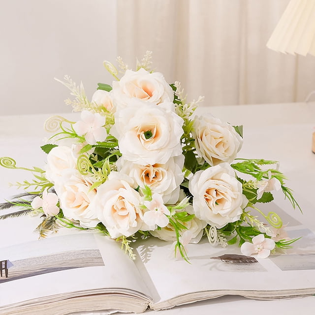 La Sala de Estar Está Decorada con Flores de Plástico, Flores de Seda, Flores de Mesa, Flores Decorativas, Ramos de Flores y Rosas Artificiales.