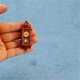 thumbnail image 3 of Reloj en miniatura de estilo romano vintage para casas de muñecas a escala 1:12: accesorio de madera y aleación hecho a mano, 3 of 3
