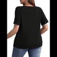 thumbnail image 3 of Camisa Informal de Corta con Cuello en V Cruzado, Color Liso, con Perforaciones y Diseño Cepillado para Mujer, Talla Grande Negro XXL, 3 of 7