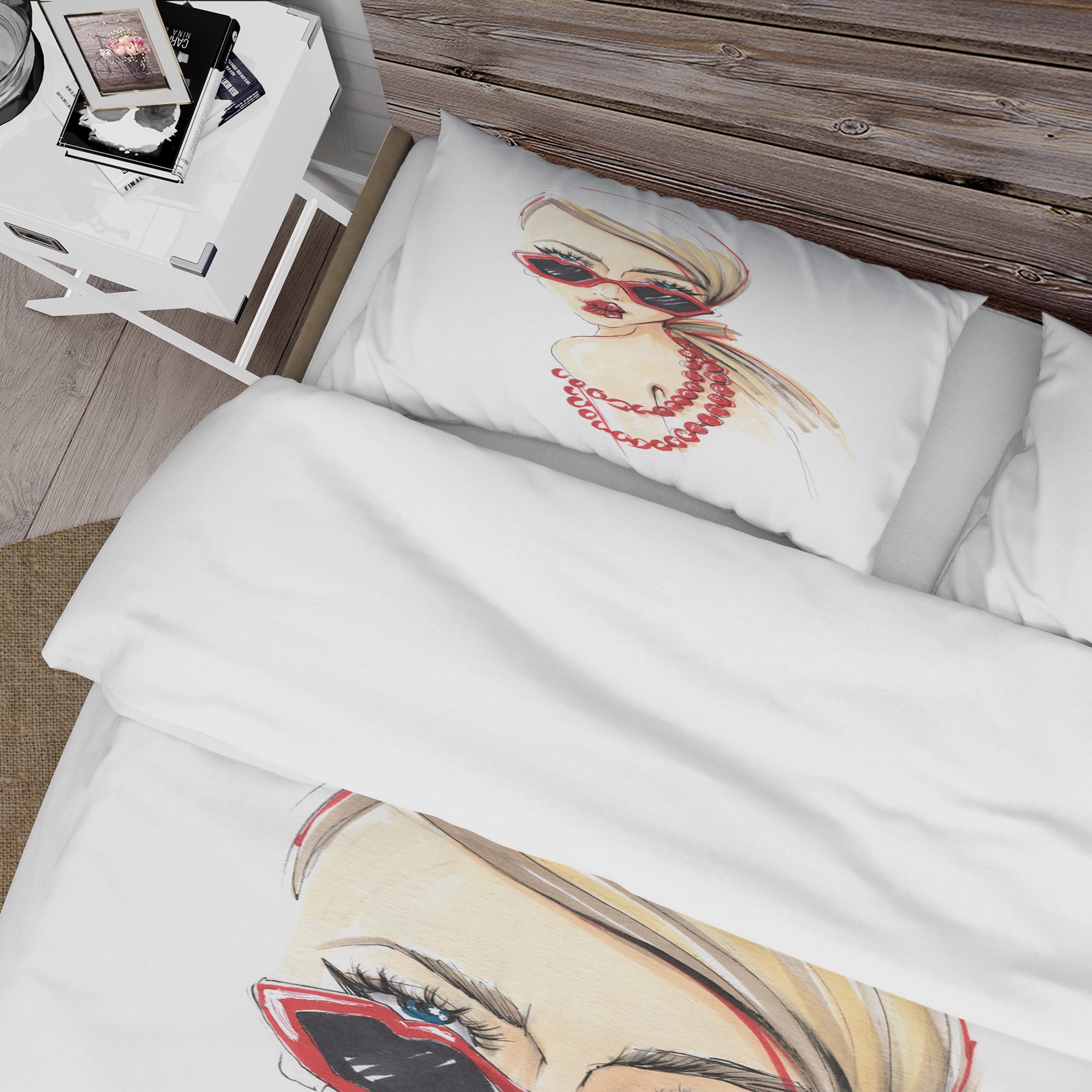 Designart 'Beautiful girls send an air kiss' Glamour Duvet Cover Set