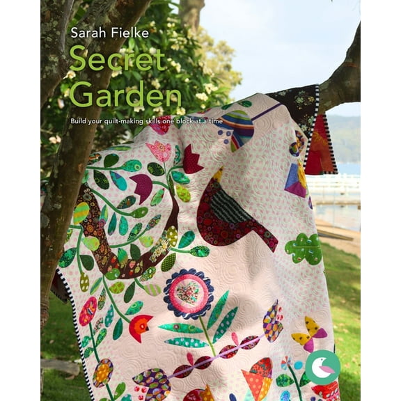 The Secret Garden Quilt Pattern and Videos: Build your quilt-making skills one step at a time, (Paperback)