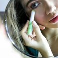 thumbnail image 2 of Bálsamo Hidratante Blooms & Blends Menta con SPF para Labios, 2 of 4