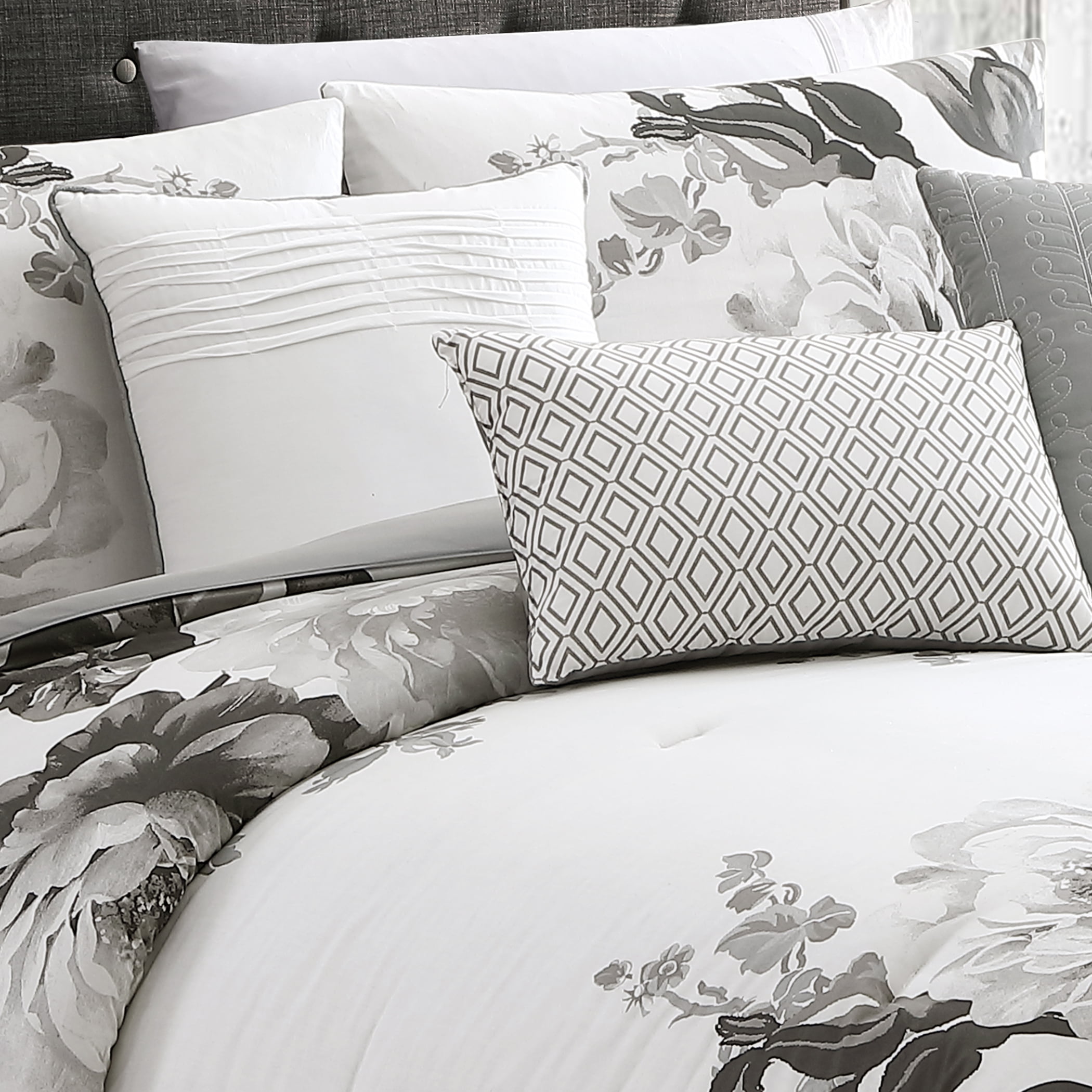 Set of 7 Black/Gray Details about   Riverbrook Home Ridgely Comforter Set King 
