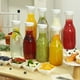 thumbnail image 4 of Jarra de agua de plástico con tapa abatible | Jarra de plástico transparente de 50oz para agua, té helado, jugo, cerveza fría, bebidas | Recipiente de bebida a prueba de fugas a prueba de roturas, 4 of 6