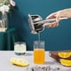 thumbnail image 2 of Exprimidor de limón de acero inoxidable, exprimidor manual de cítricos, lima, naranja, exprimidor de frutas, mango ergonómico resistente, ahorro de mano de obra, prensa de jugo de gran capac, 2 of 5