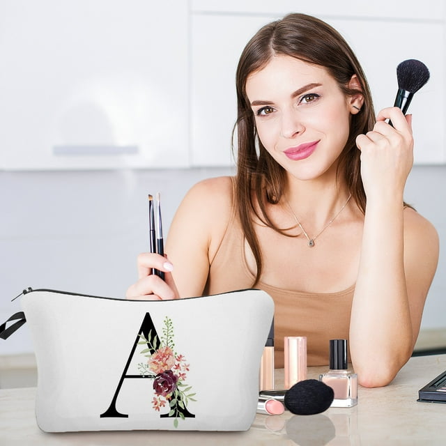 Fiudx Bolsa de Maquillaje Floral, Neceser con Letras Personalizadas, Elegante Organizador de Viaje, Regalo Ideal para Mujeres, Uso Diario, Ideal para Amigas y Damas de Honor.