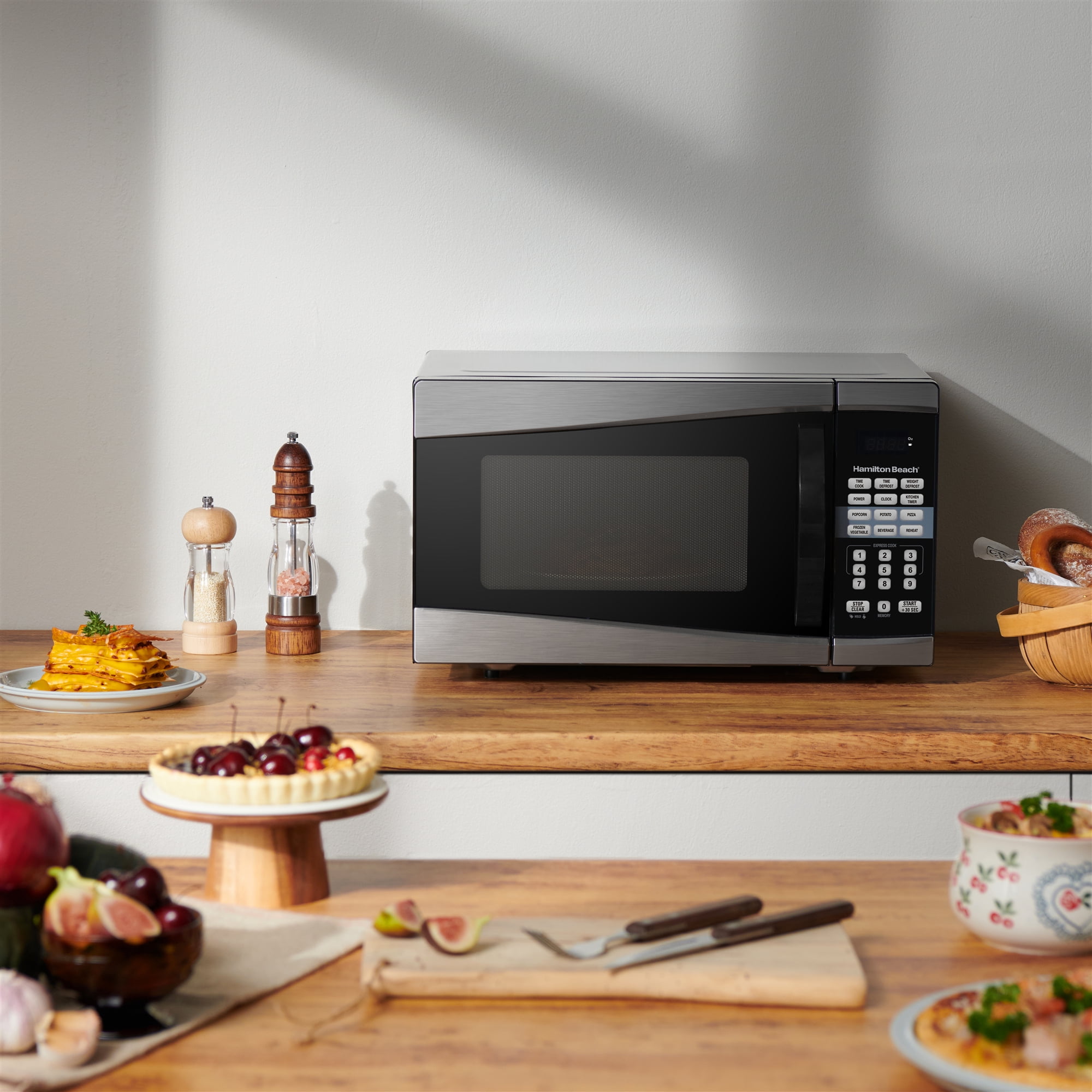 Hamilton Beach 0.9 Cu. ft. 900W Red Microwave oven – The Market Depot