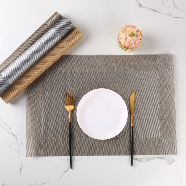 Nvzi Manteles individuales, 4 unidades, 45 x 30 cm, de PVC, para mesa, duraderos y fáciles de limpiar, ideales para la cocina, el comedor y el uso diario, color plata grisáceo.