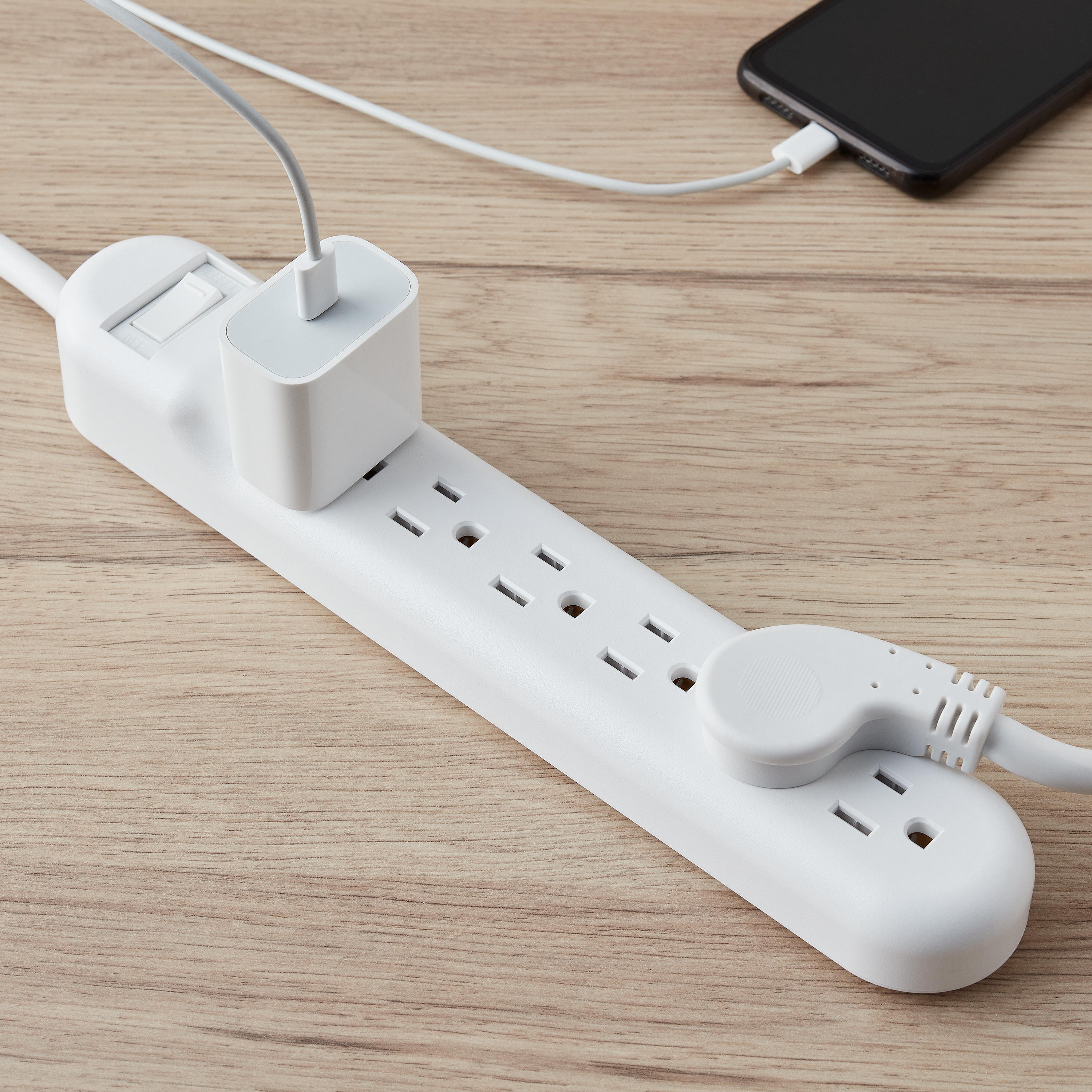 onn.  2.5ft 6 AC Outlets Surge Protector 2pk-White