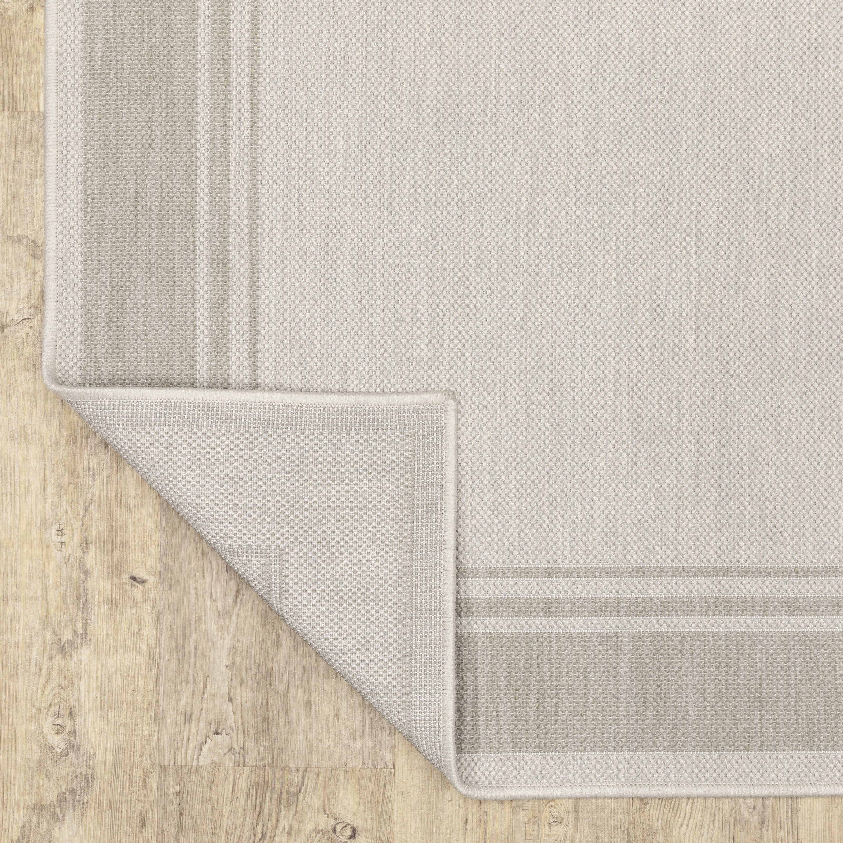 Avalon Home 6' x 9' Gray and Ivory Border Outdoor Rug