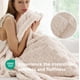 thumbnail image 4 of Manta Bedsure de forro polar a cuadros, color beige claro, 125 x 150 cm, 4 of 6