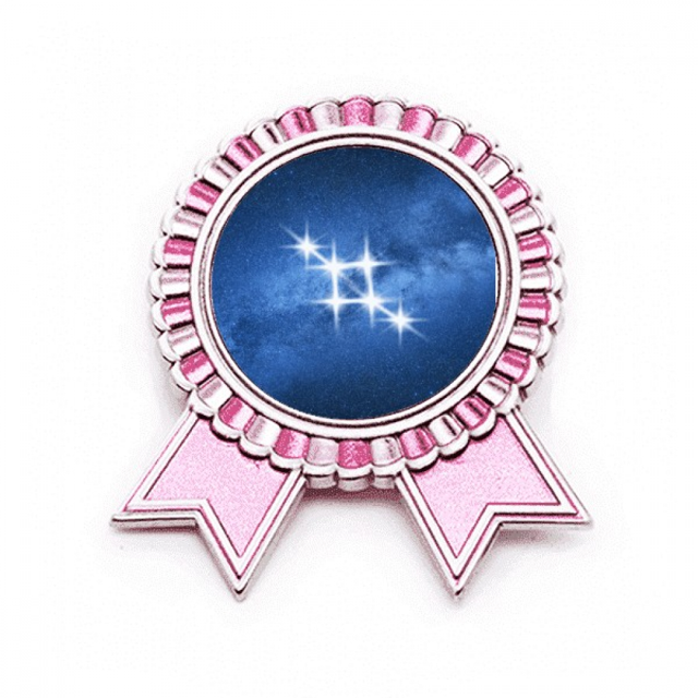 A todos les gustan las estrellas de la suerte. Insignia broche Medalla rosa premiada