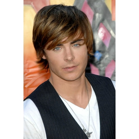 Zac Efron At Arrivals For 2007 Teen Choice Awards Gibson Amphitheatre Universal City Ca August 26 2007 Photo By Dee CerconeEverett Collection