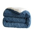 thumbnail image 3 of Manta de cama de 150 x 200 cm, 3 kg, súper gruesa, cálida y de invierno, tamaño Queen. Azul, 3 of 9