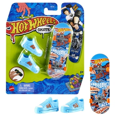 Hot Wheels Skate Tony Hawk Fingerboard & 1 Pair of Skate Shoes (Styles May Vary)