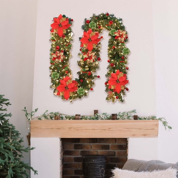 Decoración navideña de agujas de pino de PVC mezcladas con 2,7 metros de enredaderas navideñas.
