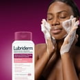 thumbnail image 2 of Lubriderm Soin Hydratant Avancé Nettoyant Corporel, Nettoyant Nourrissant Non Parfumé avec Pro-Céramide, Vitamine E et Provitamine B5 Nettoie en Douceur la Peau Sèche Qui Démange, Sans Parfum, Hypoallergénique, 2 of 8