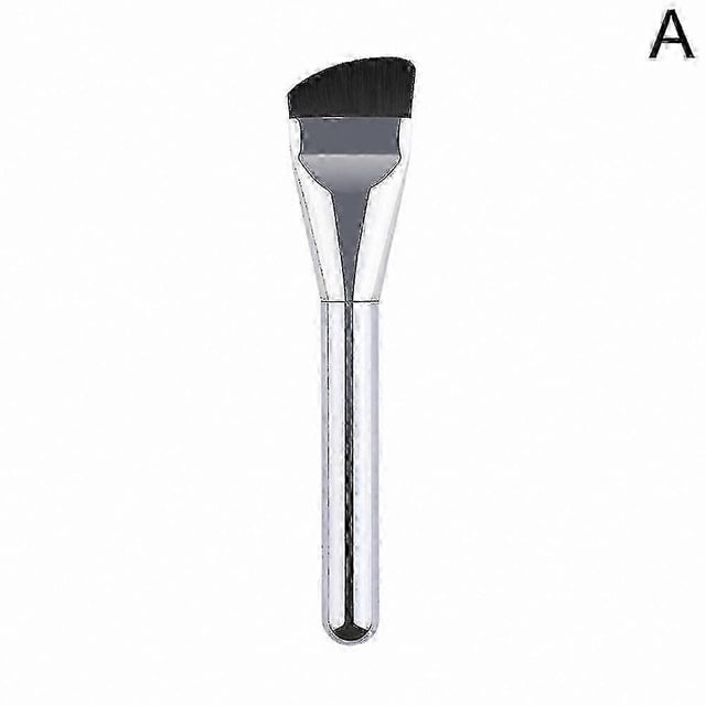 flat top foundation brush for makeup application and concealer precision Plata: vista frontal de brocha de base con mango fino de aluminio plateado, virola metálica y cerdas negras planas y anguladas; cerdas suaves y flexibles para aplicación precisa de base o mascarilla facial; suele usarse también para difuminar corrector en áreas pequeñas.