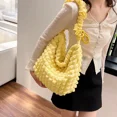 thumbnail image 2 of Bolsos coreanos de gran capacidad con diseño de nubes para mujer, bolsos cruzados con burbujas plisadas a la moda, bolsos de hombro acolchados de diseñador, bolsos de tendencia 2024, 2 of 5