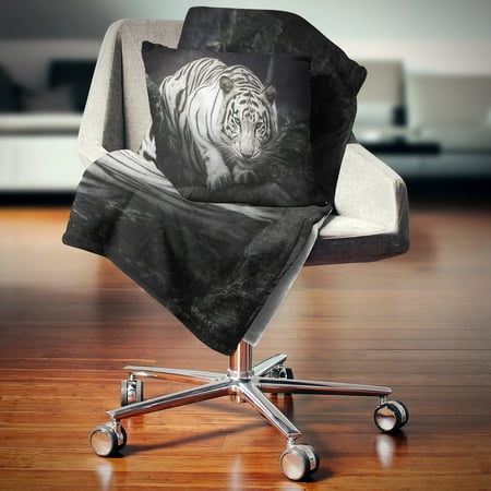 Design Art Designart White Tiger Animal Throw Blanket