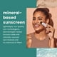 thumbnail image 3 of Brocha de polvo mineral Hawaiian Tropic SPF30, 3 of 4