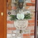 thumbnail image 4 of Letrero de madera de bienvenida con flor de imitación y campana para puerta de casa, colgante para puerta delantera, corona decorativa para puerta de entrada, letreros de bienvenida para puerta de, 4 of 8