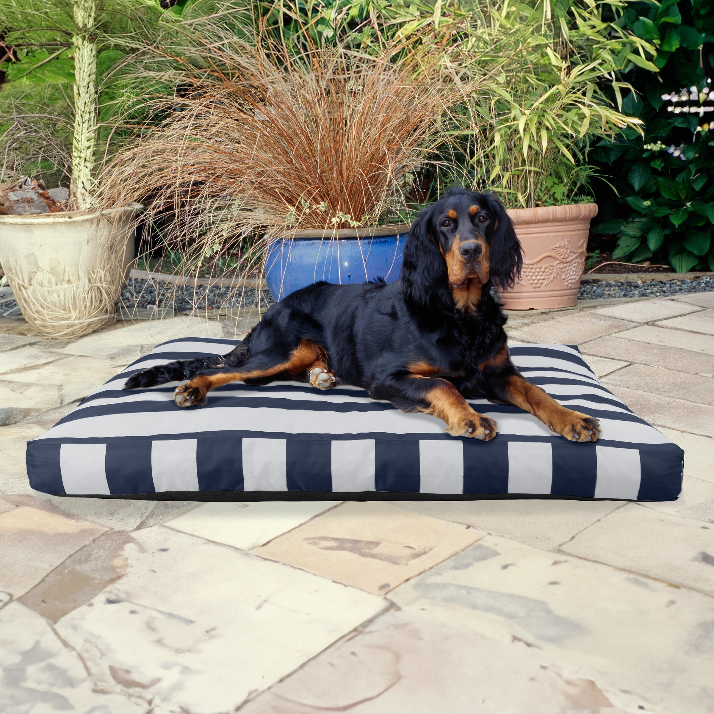 PETMAKER 44in Water-Resistant Dog Bed with Removable Washable Cover (Navy)