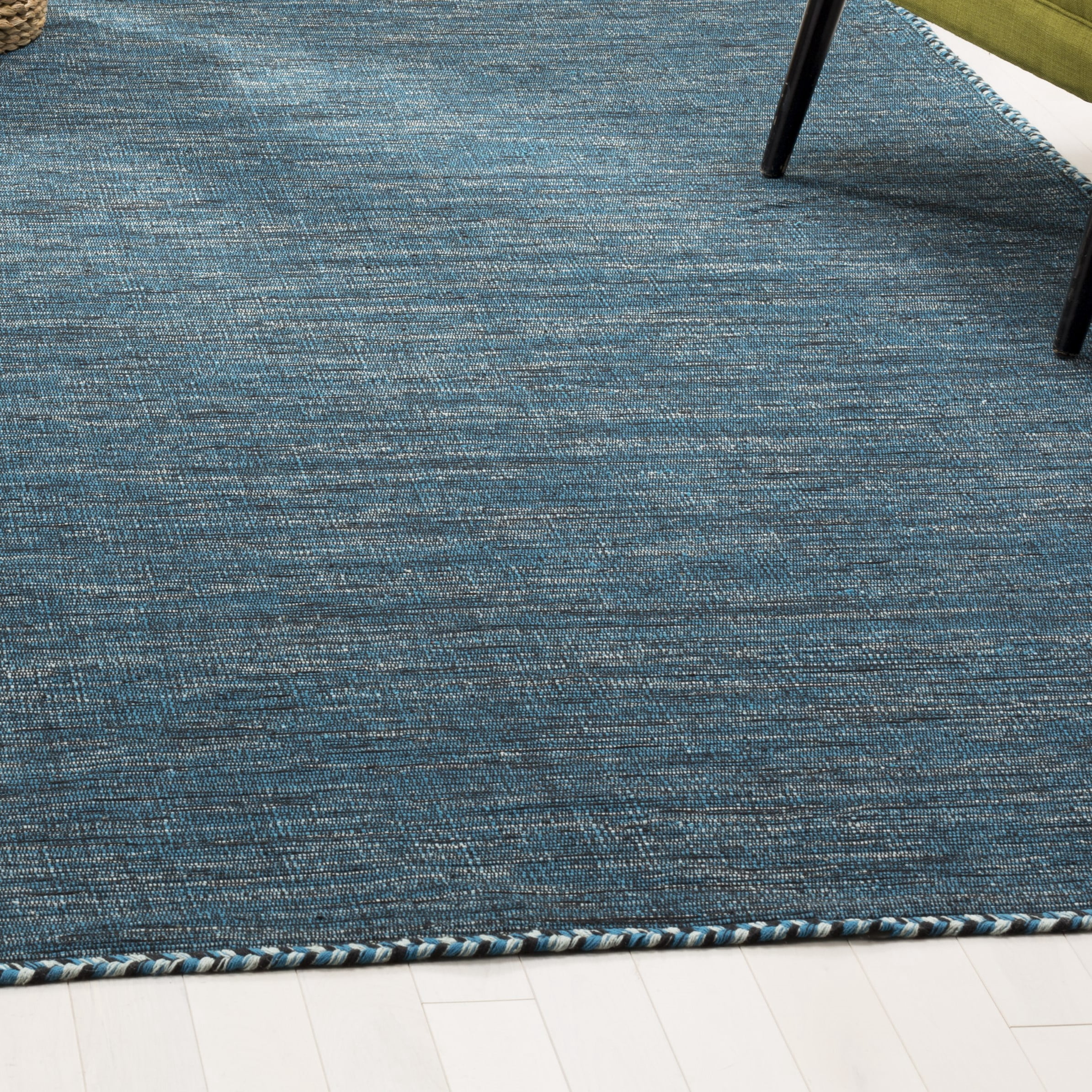 SAFAVIEH Montauk Bijar Solid Cotton Area Rug, Blue/Black, 6' x 9'