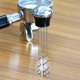 thumbnail image 5 of Agitador de café expreso de pie, herramienta dispensadora de café de acero inoxidable, herramienta manual de apisonado de café en polvo, herramienta para agitar café en polvo brillar Electrónica, 5 of 5
