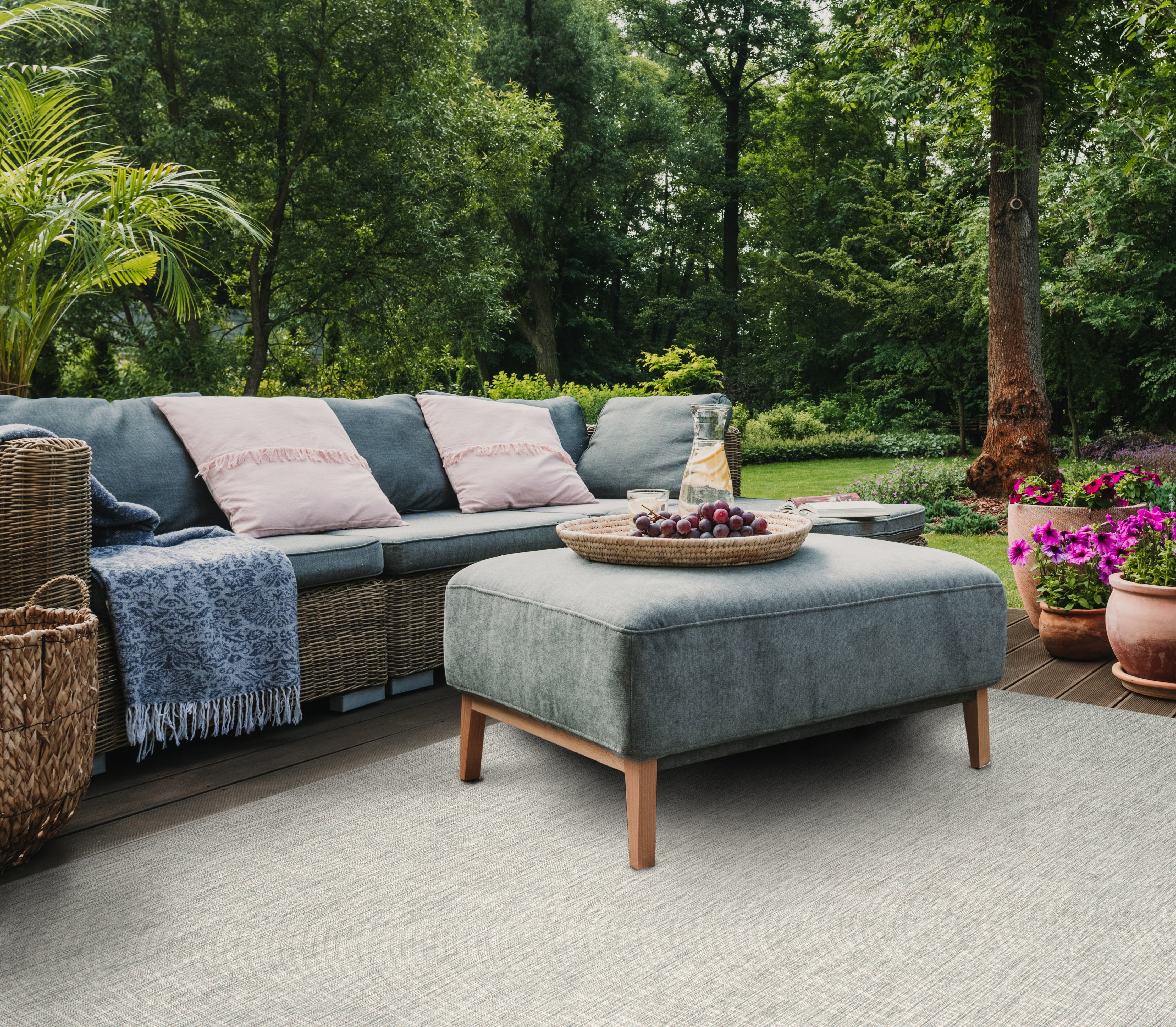 SAFAVIEH Courtyard Samson Solid Indoor/Outdoor Area Rug, Grey/Turquoise, 9' x 12'