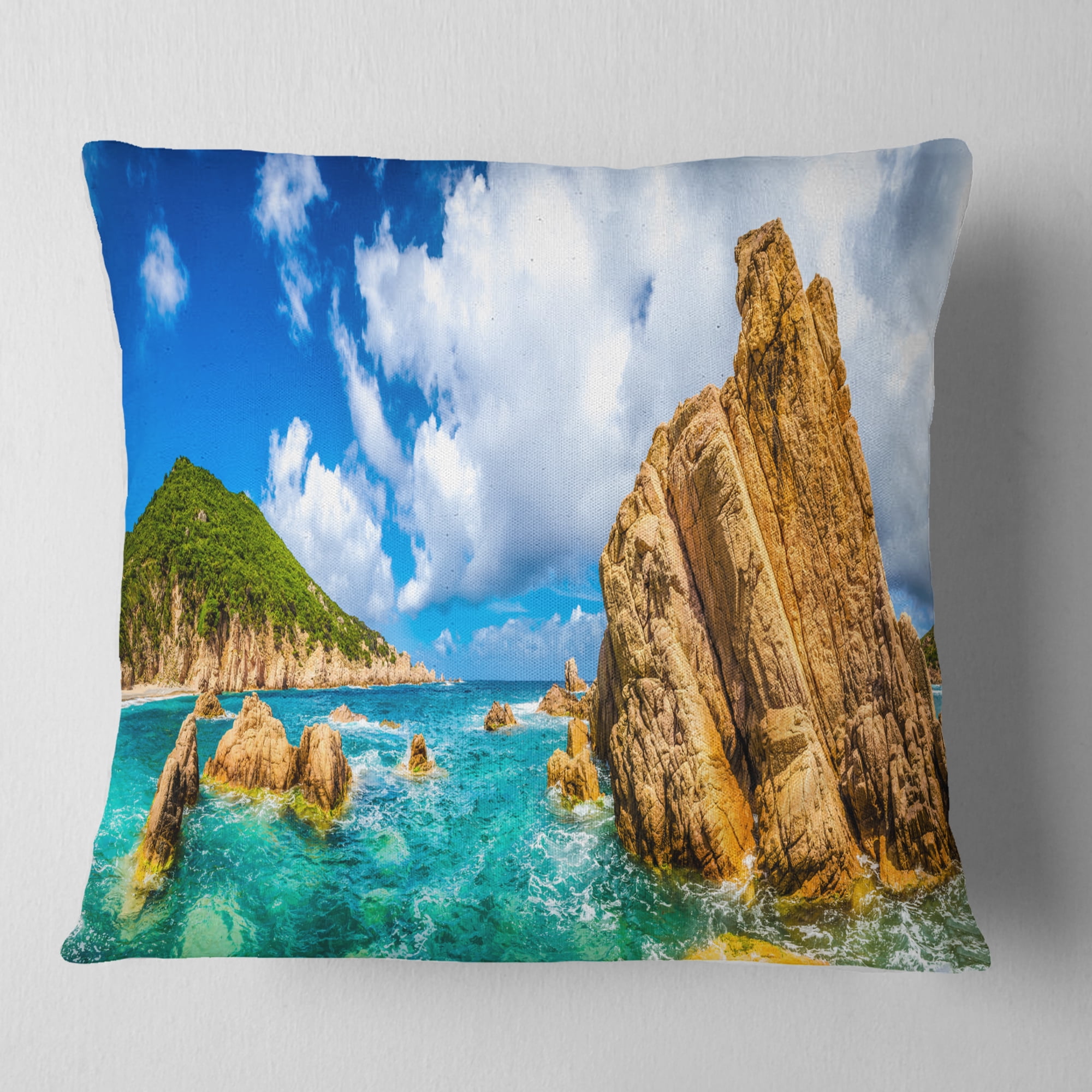 Designart Costa Paradiso Close View - Seashore Photo Throw Pillow - 16x16