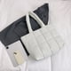thumbnail image 5 of Bolso Puffer Satchel Bandolera para Mujer Color Sólido Nylon, 5 of 9