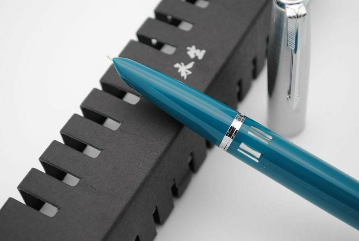 1 x Fountain Pen , esin Body Steel Push Cap Vacumatic Fountain Pen F Nib 0.5MM With Ink Window