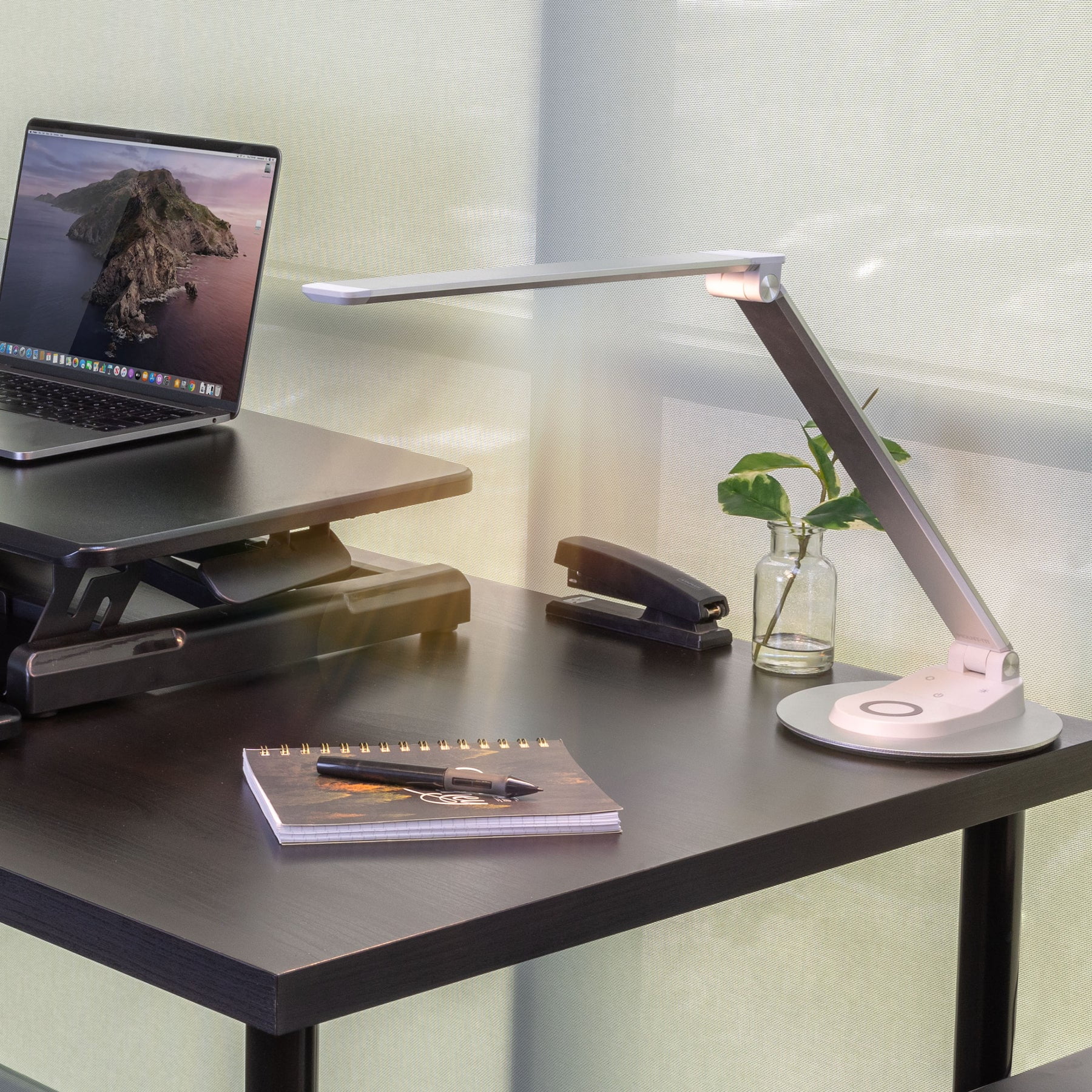 LED Desk Lamp with Wireless Charging with 5 brightness levels