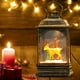 thumbnail image 3 of Fiudx Farol de Aceite Navideño, Luz Led Decorativa, Diseño a Pilas, Decoración Festiva, Multifuncional, Ideal para Mesas o Estantes, Efecto de Iluminación Cálida, 13,5 Cm X 7 Cm., 3 of 7