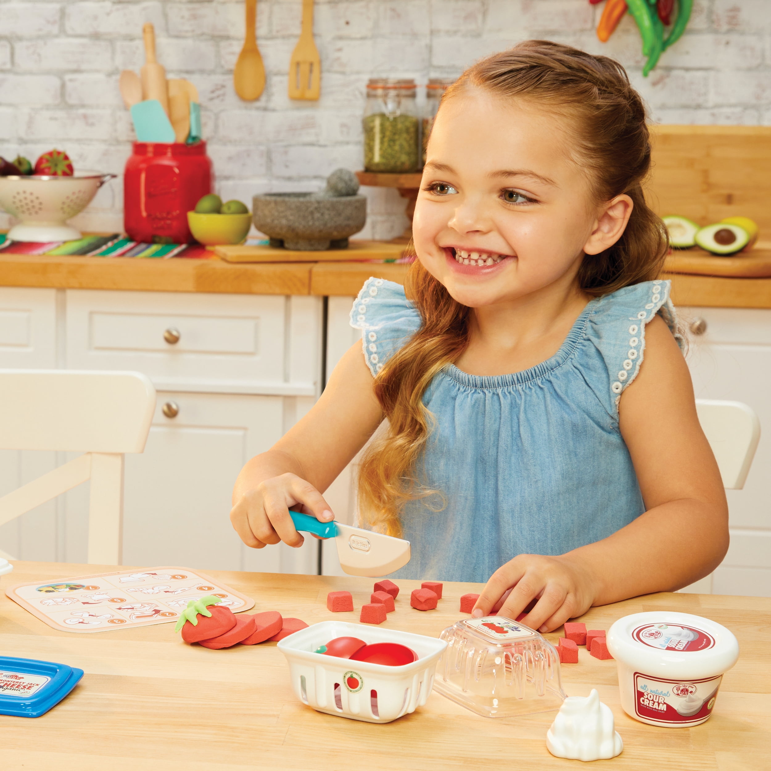 Little Tikes Creative Chefs Nacho Kit with Make-It Mix Play Sand, 22 Accessories, Realistic Pretend Play Nachos Maker, Boys, Girls, Ages 3+