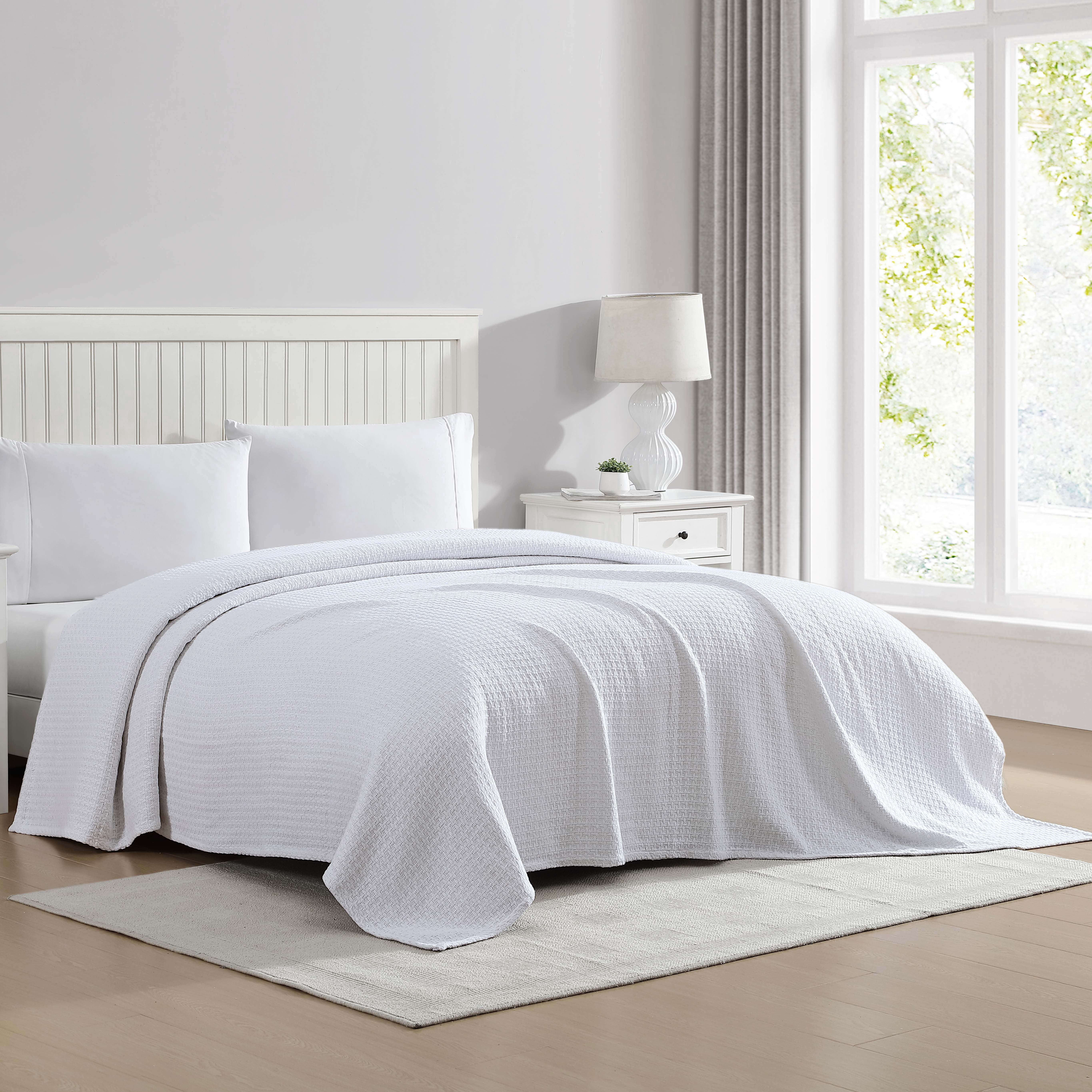 Beatrice Home Fashions, Grand Hotel Woven Cotton Blanket, Twin, White