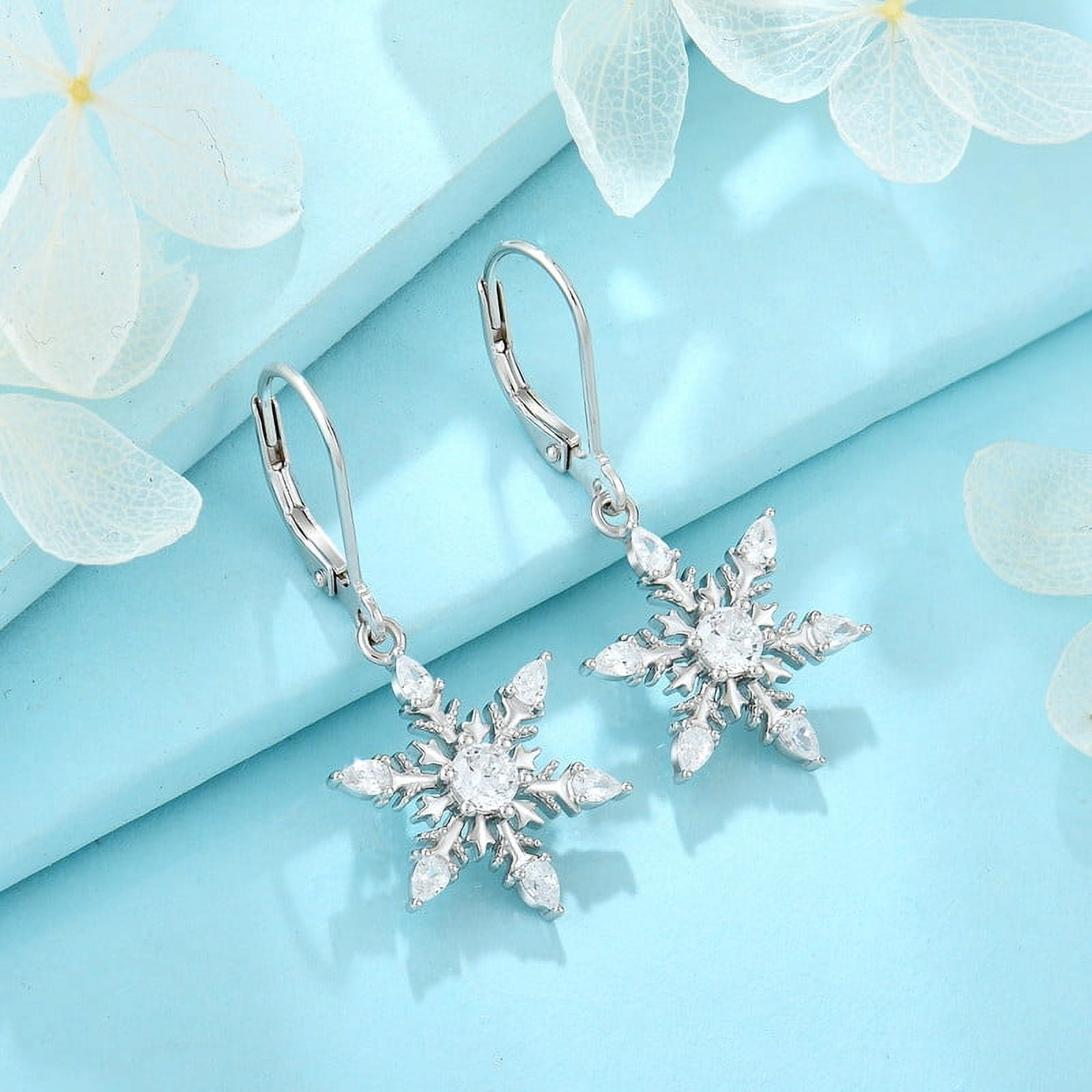 Snowflake Earrings for Women 925 Sterling Silver Dangle Drop Earrings 18K Gold Plated Sparkle Cubic Zirconia Leverback Snowflake Earrings Thanksgiving Xmas Christmas Jewerly Gifts for Women