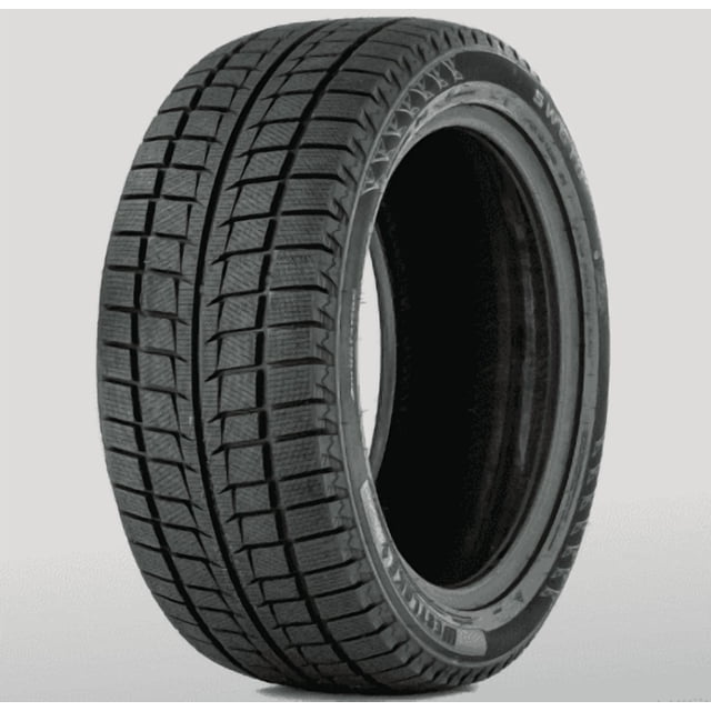 Westlake SW618 Pneu 215/55R17 94T Pneu d'Hiver pour Voiture de Tourisme Montré dans une Vue de Profil 3/4 avec Motif de Bande de Roulement Agressif et Gaine dense pour traction sur Neige et Glace, construction en Caoutchouc Noire, Pneu Seulement Sans Roues, sur un Fond Gris Pâle Uni Convenant à une Conduite Hivernale Fiable.