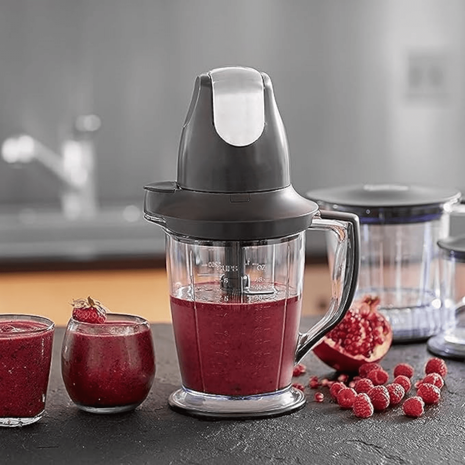 Blender/Food Processor with 450-Watt Base, 48oz Pitcher, 16oz Chopper Bowl, and 40oz Processor Bowl for Shakes, Smoothies, and Meal Prep,Black