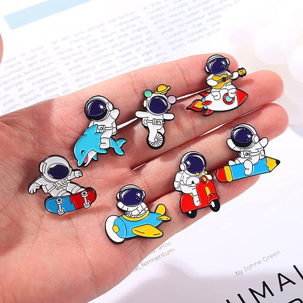 Juego de alfileres de esmalte de astronauta, monopatín de dibujos animados, avión cohete, motocicleta, ballena, alfileres de solapa esmaltados para chaquetas, ropa, broche de astro