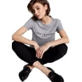 thumbnail image 3 of Camiseta Tommy Hilfiger para mujer, corte regular, logotipo bordado, 3 of 5