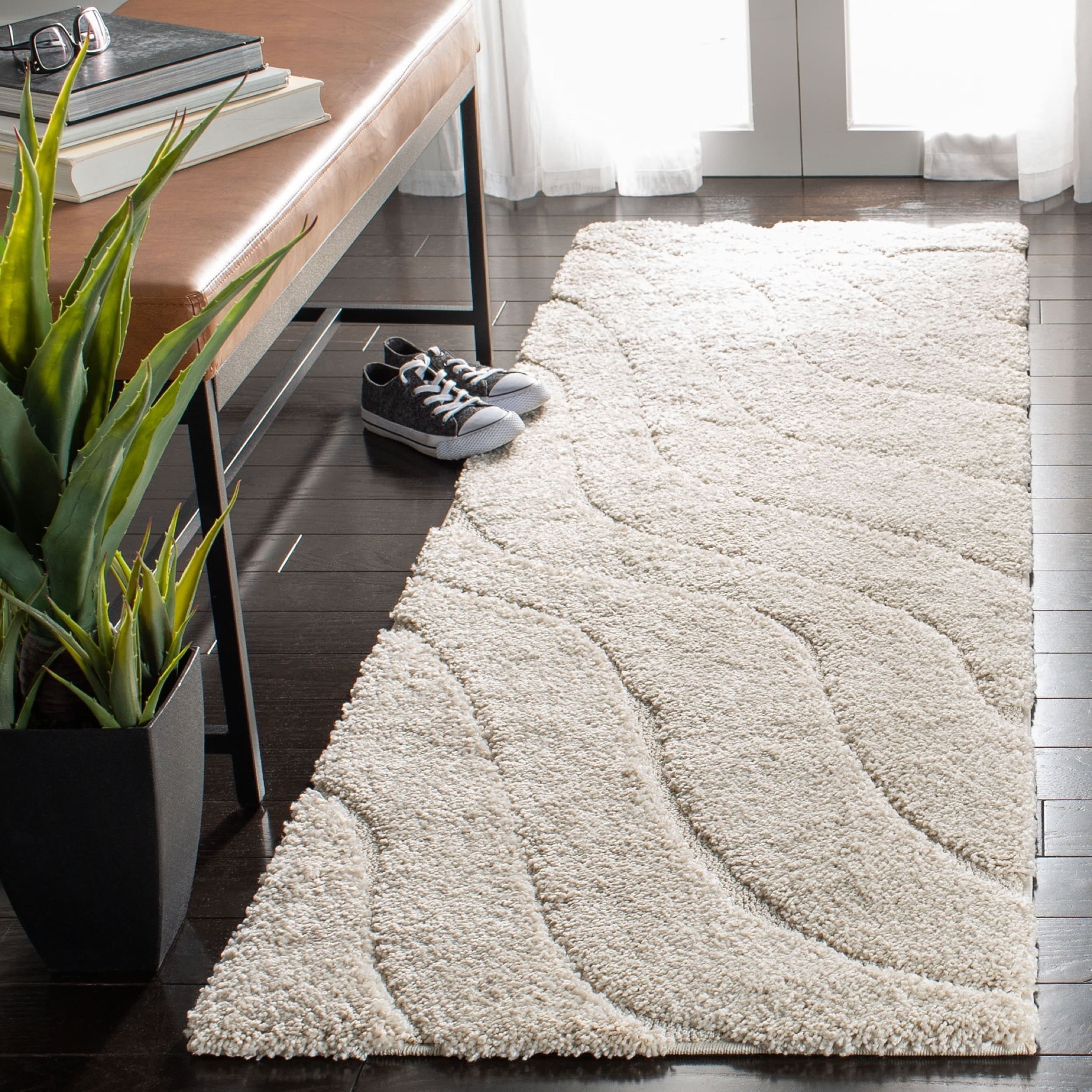 SAFAVIEH Florida Tabitha Geometric Waves Shag Area Rug, Dark Blue/Cream, 2'3" x 4'