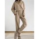 thumbnail image 4 of Conjunto de Dos Piezas para Mujer: Sudadera de Forro con Media Cremallera y Pantalón Deportivo Holgado con Bolsillos Caqui S, 4 of 10