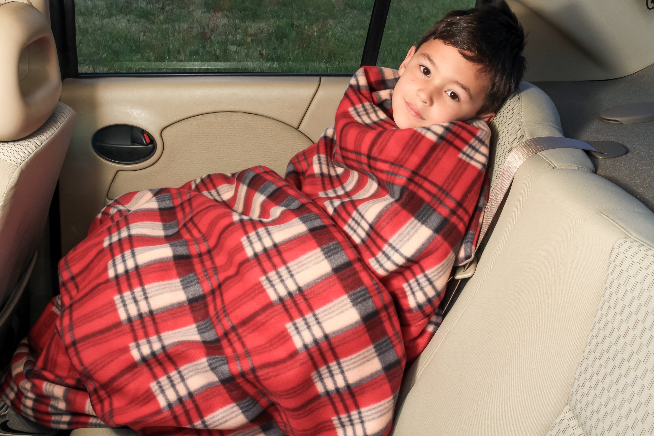 Camco Heated Blanket for Camping and Traveling, 100% Polar Fleece, Red/Black Plaid (42804)