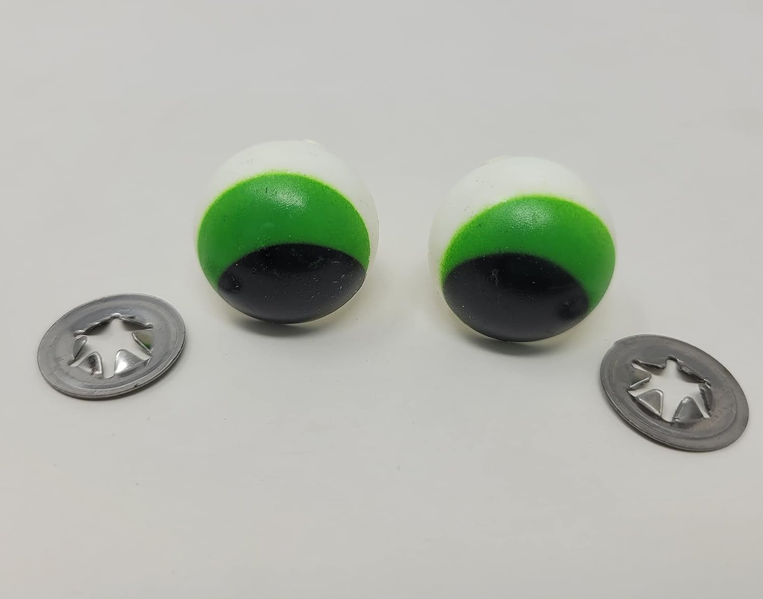 Pair of Zim's 24mm Green Painted Plastic Frog Safety Eyes for Craft or Puppets (Pack of 6)